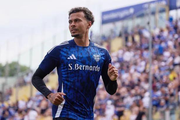 Unbeaten EFL side make Tottenham icon Dele Alli training offer as manager speaks out